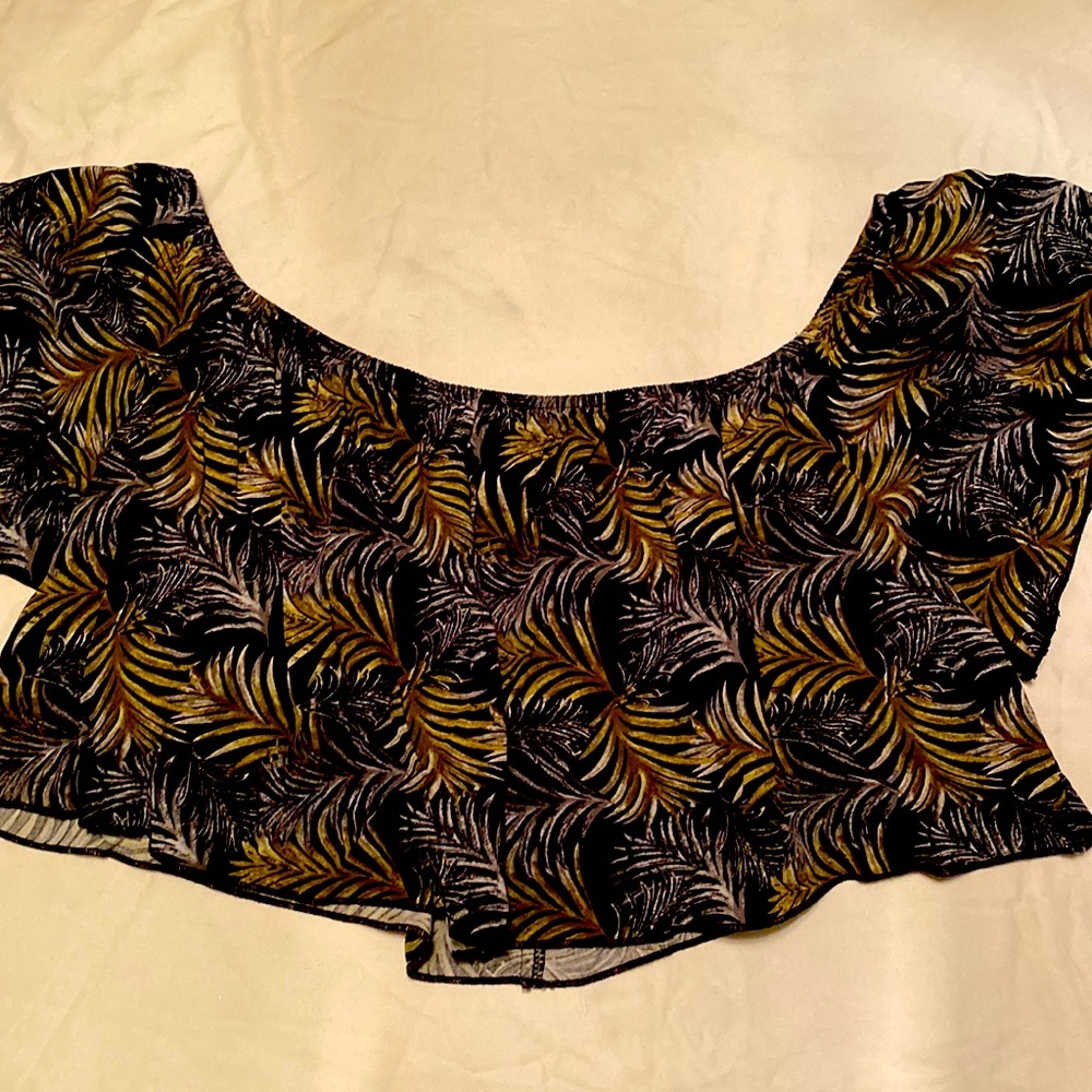 Crop Top by Forever 21. | Size L